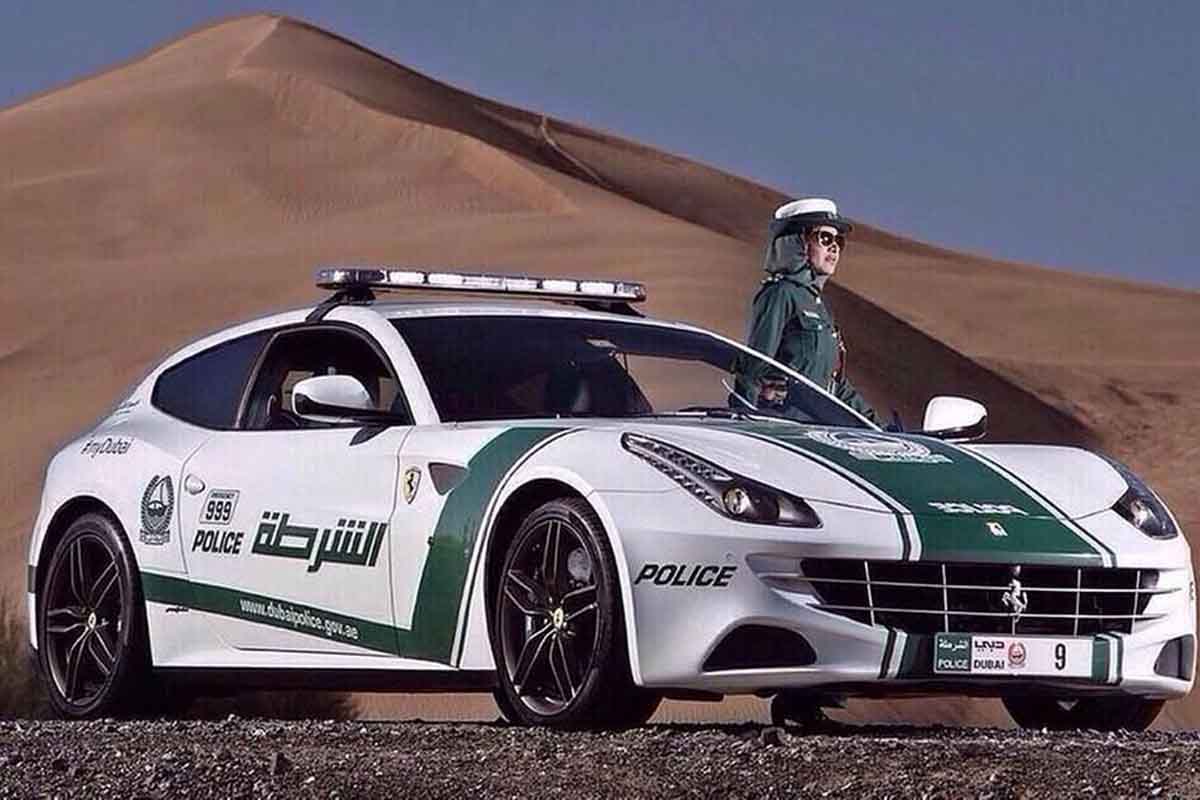 Феррари полиция Дубай